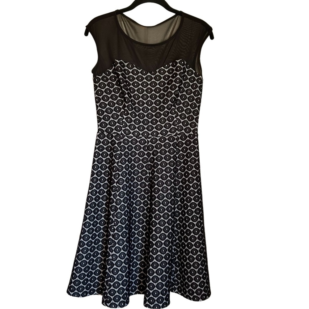 En Focus Studio Black‎ and White Geometric Pattern Fit and Flare Midi  dress 4